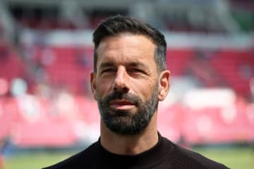 オランダ代表、ファン・ニステルローイ氏のコーチ就任を発表！ 日本