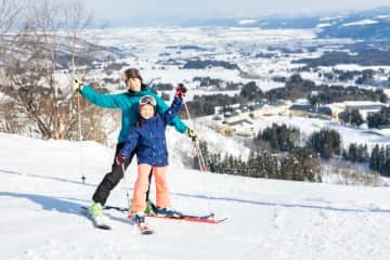 【アライマウンテンリゾート】自慢のパウダースノーとゲレンデ直結プレミアムホテルは「ファミリースキー」におすすめ！