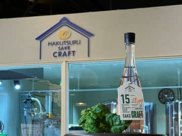 酒造りのCO2でハーブを育む。白鶴が挑む「日本酒×循環型ものづくり」