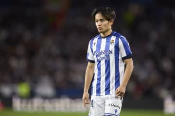 FC東京】久保建英へ公式SNSでエール 長友らと笑顔の肩組みフォト公開