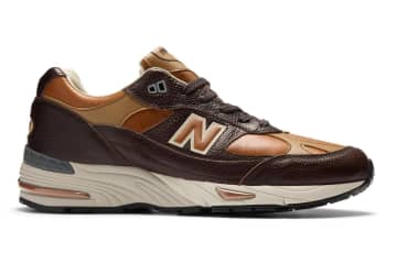 ニューバランスのスニーカー「991v1」ダークチョコ×キャラメル
