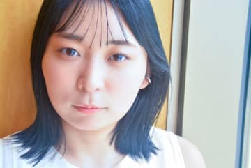 アンゴラ村長 大胆背中見せの魅惑的ショット披露！キャミワンピまとった爽やか笑顔＆うなじがチラリの写真集オフショに「MY ANGEL」とファン絶賛