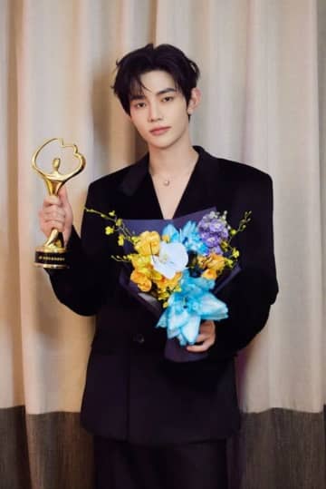 ZEROBASEONEジャン・ハオ、中国授賞式で“K-POP歌手唯一”の受賞！圧倒的