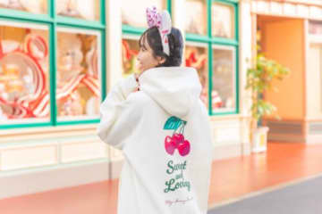 さくらんぼ柄パーカーにさりげなくミニーをトッピング 東京ディズニー