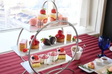 あなたは昼派？夜派？神戸の空と海の絶景×満腹「いちごアフタヌーンティー」