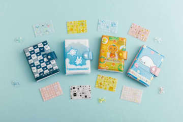 シール帳、デニムポーチ…あの頃思い出す！「まめゴマ」「モノクロブー