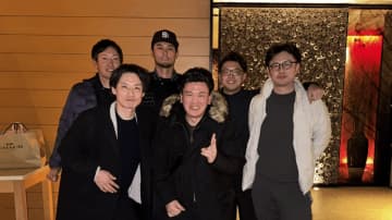 「仲間って素敵」ダルビッシュ有、高校の同級生と再会し“ちょこんと顔出し”記念写真　「同級生モードですごくいい」ファンほっこり