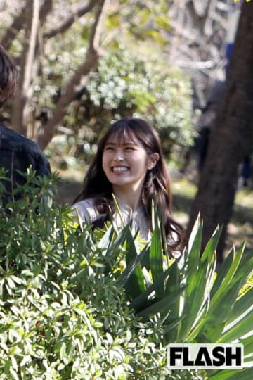 渋谷凪咲、佐々木希と久々共演で“ハグショット”披露にファン歓喜…持ち前のサービス精神で売れっ子女優へ