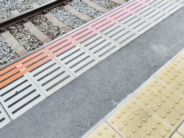 東武線で人身事故　男性死亡…電車にはねられる　深夜の駅で　気付いた運転士が急ブレーキ、最大1時間17分の遅れ　男性の身元判明、周辺に住んでいた会社員24歳
