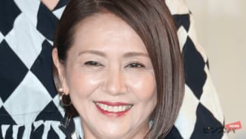 「何でそんなにカッチョいいんだ」60歳になった小泉今日子、クールな上下スウェット姿が新鮮