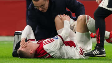 「胸が張り裂けそう…本当に申し訳ない」日本代表選手の同僚である29歳スター、膝手術で長期離脱の悲劇…W杯予選に激震
