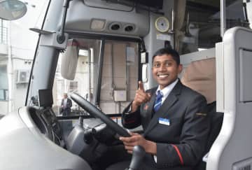 特定技能　茨城県初のバス運転手　つくばの会社勤務　スリランカ国籍カービンダさん　日本語学び、大型2種取得