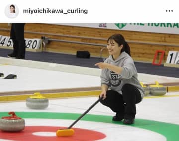 元カーリング日本代表・市川美余、さわやかワンピで笑顔「激カワ」ショット ミラノ五輪解説で美貌が話題 | チバテレ+プラス