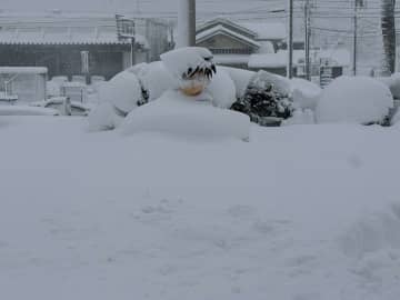 「完全に遭難しててウケる」　鳥取・北栄町に現れた〝白ずくめの男たち〟に1.8万人震える