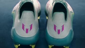 adidas、最速サッカースパイク「F50」の“新作メッシモデル”を発表