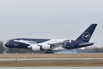 ルフトハンザ・ドイツ航空、100周年記念塗装のA380型機がミュンヘン