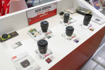 CP+2026】希少な「AF対応」レフレックスレンズをKASEが展示 | チバテレ