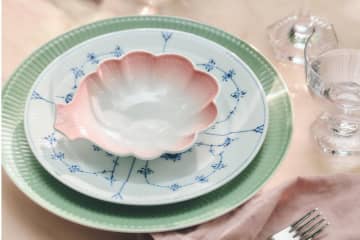 ロイヤル コペンハーゲン“柔らかグラデ”のテーブルウェア「アイリス