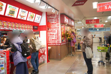 奈良に「ドムドムバーガー」復活、平日の住宅街に行列…社長「絶滅危惧種を盛り上げる」