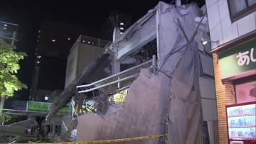 目の前の歩道はがれきで完全に塞がれ…解体工事中の3階建てビルが突然倒壊　けが人なし　目撃者「雷が落ちたような音」　千葉市