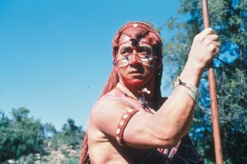 「これぞジャッキー・チェン」な壮絶スタント“ビル滑り降り”は今や伝説！隠れた名作『WHO AM...