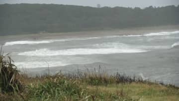 関東に台風17号最接近　千葉・犬吠埼では非常に強い北からの風　土産物屋もすべて閉店