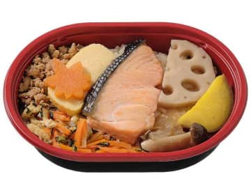 秋の味覚を味わえる7種類のおかずを詰め合わせた税込399円のミニサイズ弁当! セブン‐イレブンが「炙り焼き銀鮭と和だしごはん」を発売