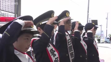 小学生が一日警察署長に！全国地域安全運動の出動式　秋田市