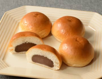 手軽に小腹を満たせる139kcalのチョコクリームパンが4個入って税込149円! ローソンが「チョコクリームパン 4個入」を発売