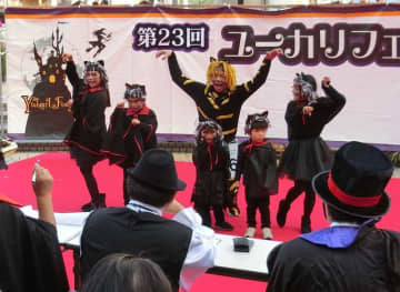 ハロウィーンイベント盛況　300人仮装パレードに仮装コンテスト、アニソンで地域活性化　／佐倉・銚子