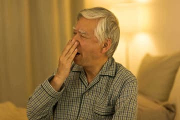 極端な“早寝早起き”は睡眠の質を下げる!? 年を取ると早起きになる理由