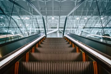 エスカレーターに乗る夢は「成功の暗示」