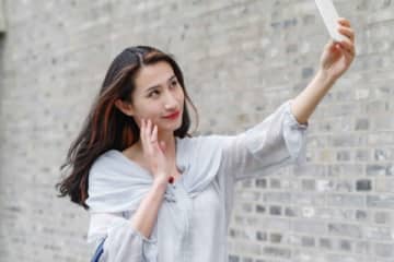 SNSでの自撮り投稿　好感を持つのは1割と少数派か　スマホで簡単に写真が撮れる昨今。自撮りする機会は増えているが…