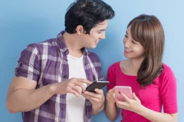 隠すことは何もない？　恋人に携帯を見られることに抵抗ナシの割合は　プライバシーの塊といっても過言ではない携帯電話。恋人といえど他人に見られるのは抵抗がありそうだが…