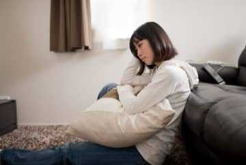 あなたの性格は？　半数以上が「自分はネガティブ」と感じている傾向も…　60代はポジティブ？若年層ほどネガティブな考え方を…