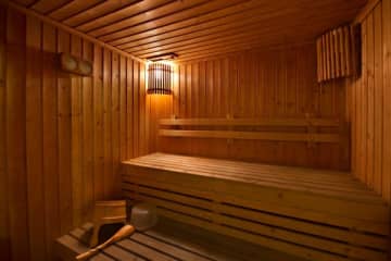 『サウナイキタイ』で人気　サウナが20代女性にじわじわブーム？　疲労回復効果で人気のサウナ。昨今ではフェスなどで女性にも人気が高まっているようだ。
