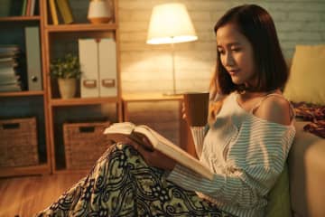朝よりも夜のほうが活動的な人　年代が上がるほど減少することが判明　夜に活動的になる夜型と朝に強い朝型、どちらのタイプに当てはまるだろうか。年代により、大きな変化もあるようだ。