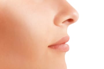 「鼻いじってる？」と疑われ…　鼻の高い人はうらやましいけど大変？　鼻が高いのが羨ましい人もいる反面、高いからこそ悩む人もいる。