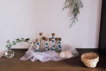 【夏を涼しく過ごす】ひんやりカラーやインテリアでおうち時間を満喫しよう