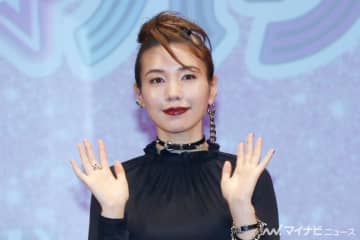 仲里依紗、“ロックの女王”風衣装＆髪型で魅了