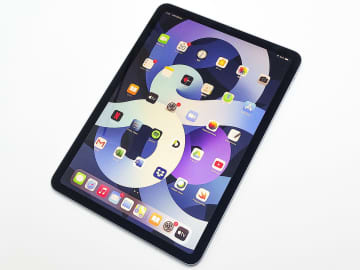 新型iPad Airで映画や音楽を満喫、Magic Keyboardが没入感向上のカギに