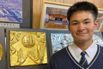ロッテ、ドラ2明石商・中森に指名あいさつ「お菓子はパイの実が好きです」