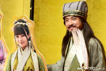 ムロツヨシ、橋本環奈をお辞儀させる? 異例の会見「大事故ですか?」