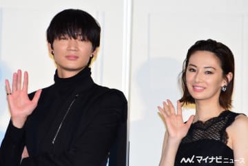 綾野剛、北川景子をエスコートし観客興奮! コンビ度100%の太鼓判に「嬉しい」