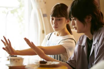 久保田紗友と鈴鹿央士の距離が縮まる 『ホリミヤ』場面写真公開