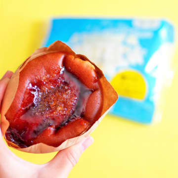 話題沸騰の“禁断のスイーツ”を実食！ ローソンから発売された『ザクテ～ラ』の正体とは…？