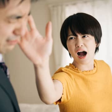 夫に「気持ち悪い笑顔」と言われた…“許せない軽口”にイライラ爆発！