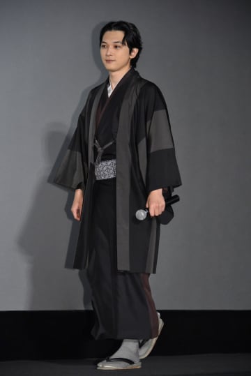 吉沢亮、和装で決めるも週刊誌に撮られた私服は不評…正月は「昼間からアニメ」