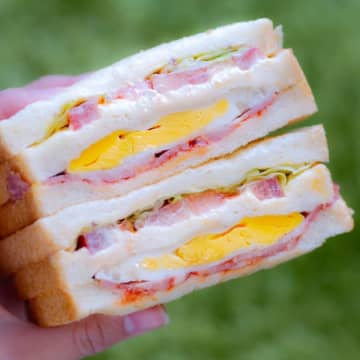 断面図フェチ感動！ セブンのパン3選「インスタ映えサンド」を自宅で食べつくせ！