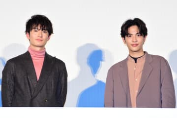 テンションの高い岡田将生、天然連発!? 志尊淳がアクリル板越しに指導